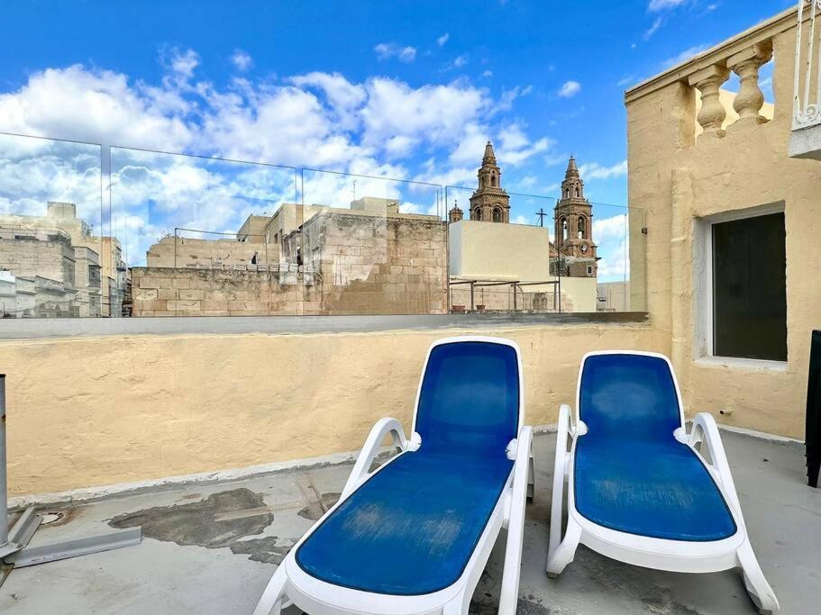 Charming Townhouse With Rooftop * Sliema