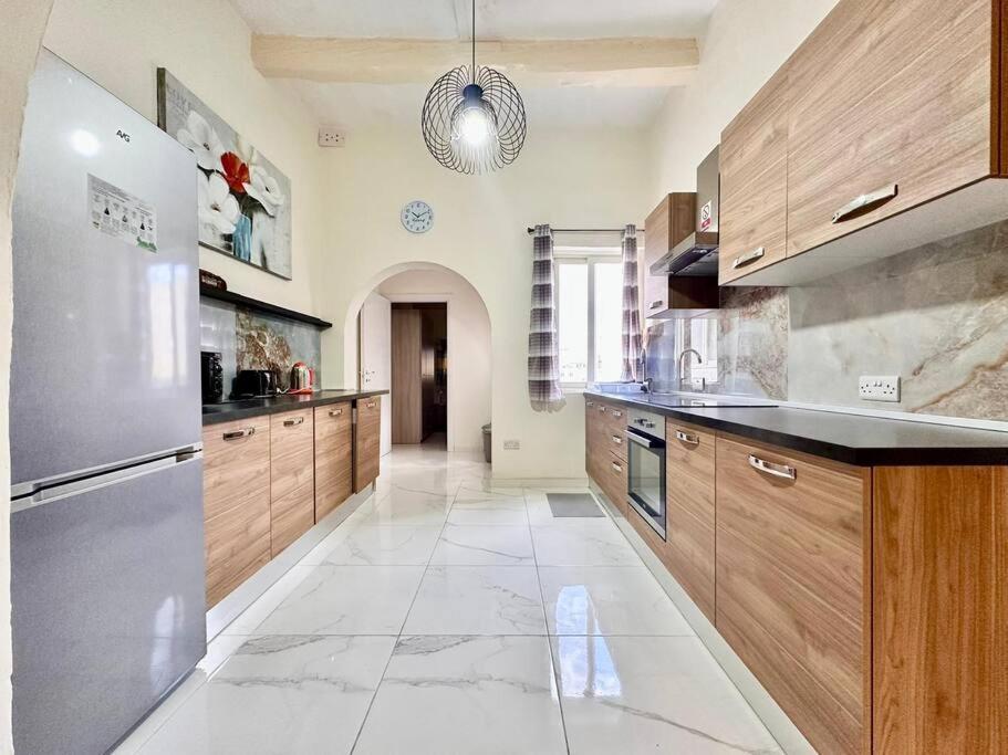 Apartment Charming Townhouse With Rooftop