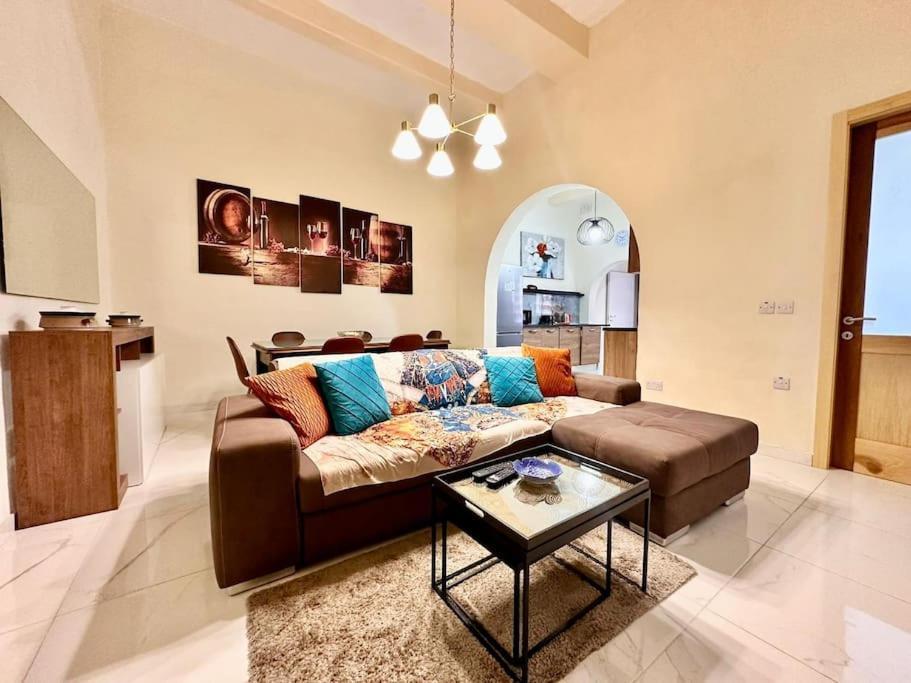 Charming Townhouse With Rooftop